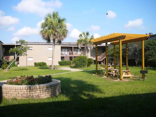 New Summer Grove Apartments (NSGA)<br />
Baton Rouge, Louisiana